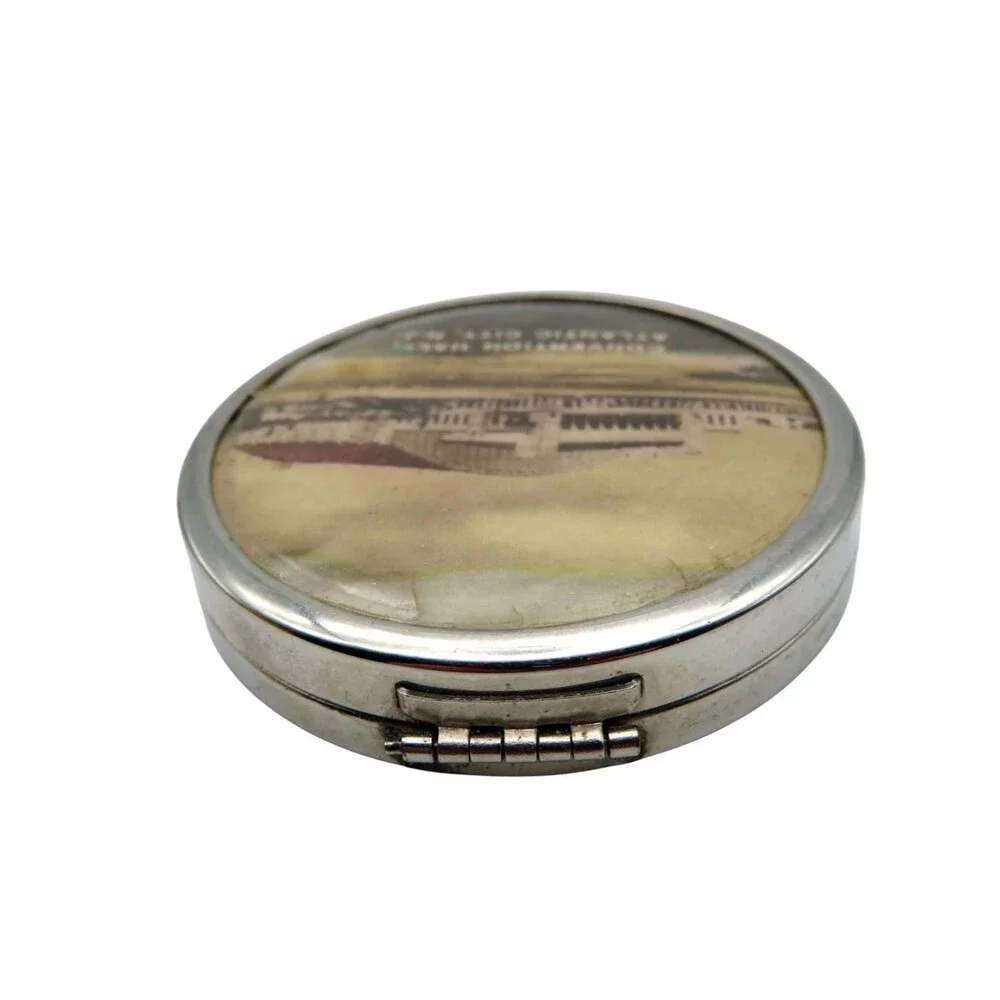 Vintage 1934 Atlantic City Convention Hall Powder Compact w Original Note